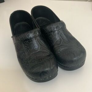 Dansko Professional Tooled Leather Clogs Size 38 Floral Black